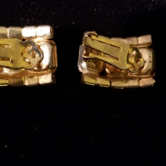 Vintage clip on earrings - Picture 2 of 3